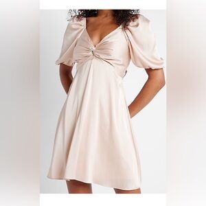 Express Satin Twist Front Light Pink‎ / Blush